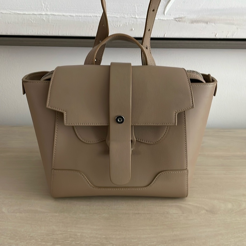 Senreve Mini Maestra in taupe.
